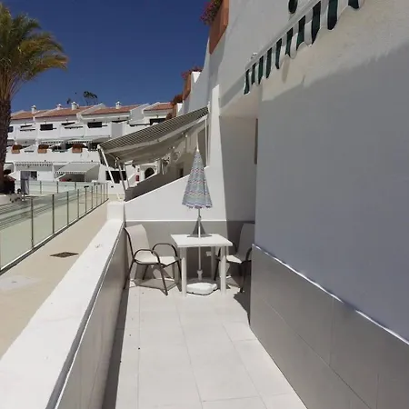 Poolside In Costa Silenciok102 *